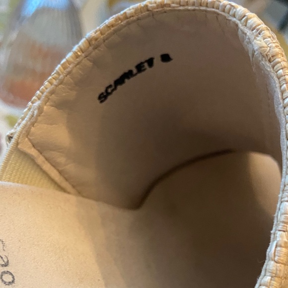 GC Shoes Platform Mules
Size 38 - Picture 3 of 9